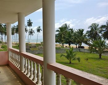 Afiki Resort Elmina Екстериор снимка